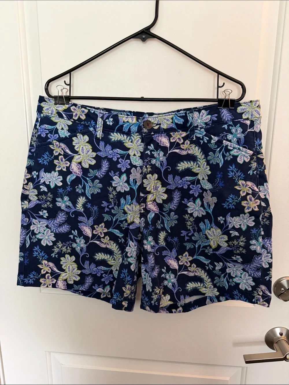 St John’s Bay Women’s Navy Floral Shorts - Picture 1 of 3